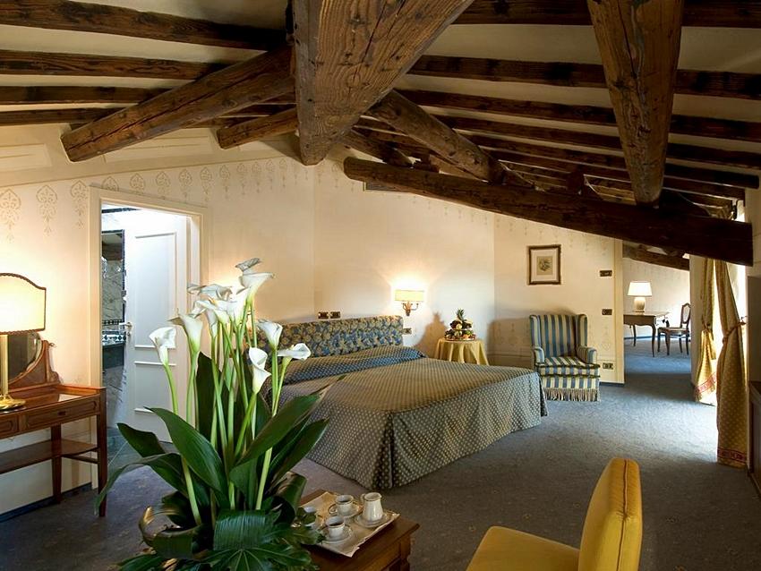 Hotel Sina Brufani Perugia Esterno foto A suite at the Hotel de Charost