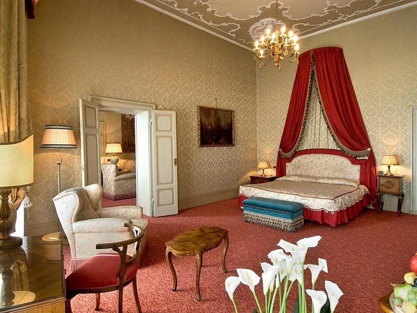 Hotel Sina Brufani Perugia Esterno foto A suite at the Hotel de Crillon