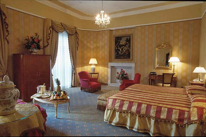 Hotel Sina Brufani Perugia Esterno foto A room at the hotel