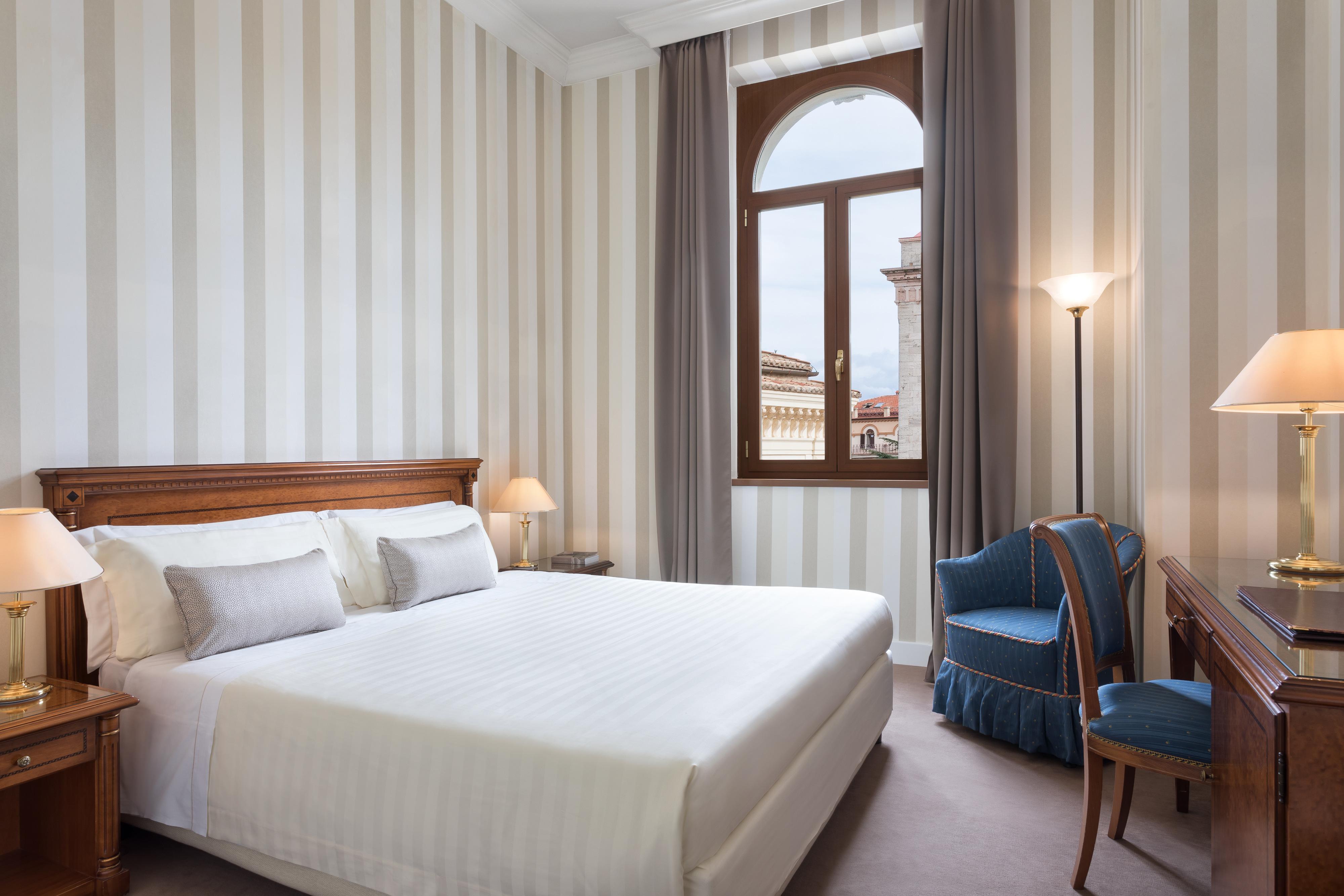 Hotel Sina Brufani Perugia Esterno foto A room at the hotel