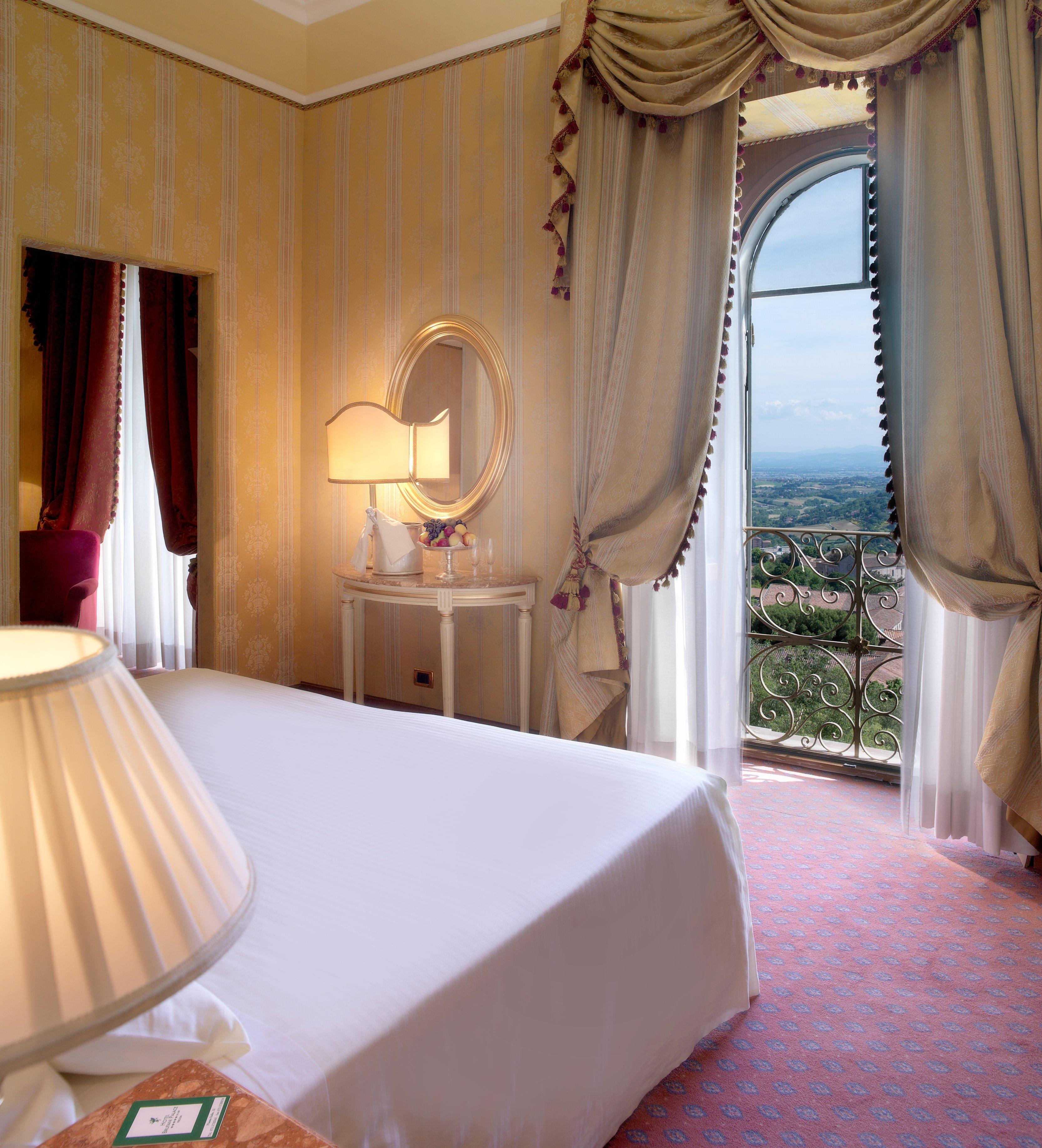 Hotel Sina Brufani Perugia Esterno foto A bedroom at the hotel