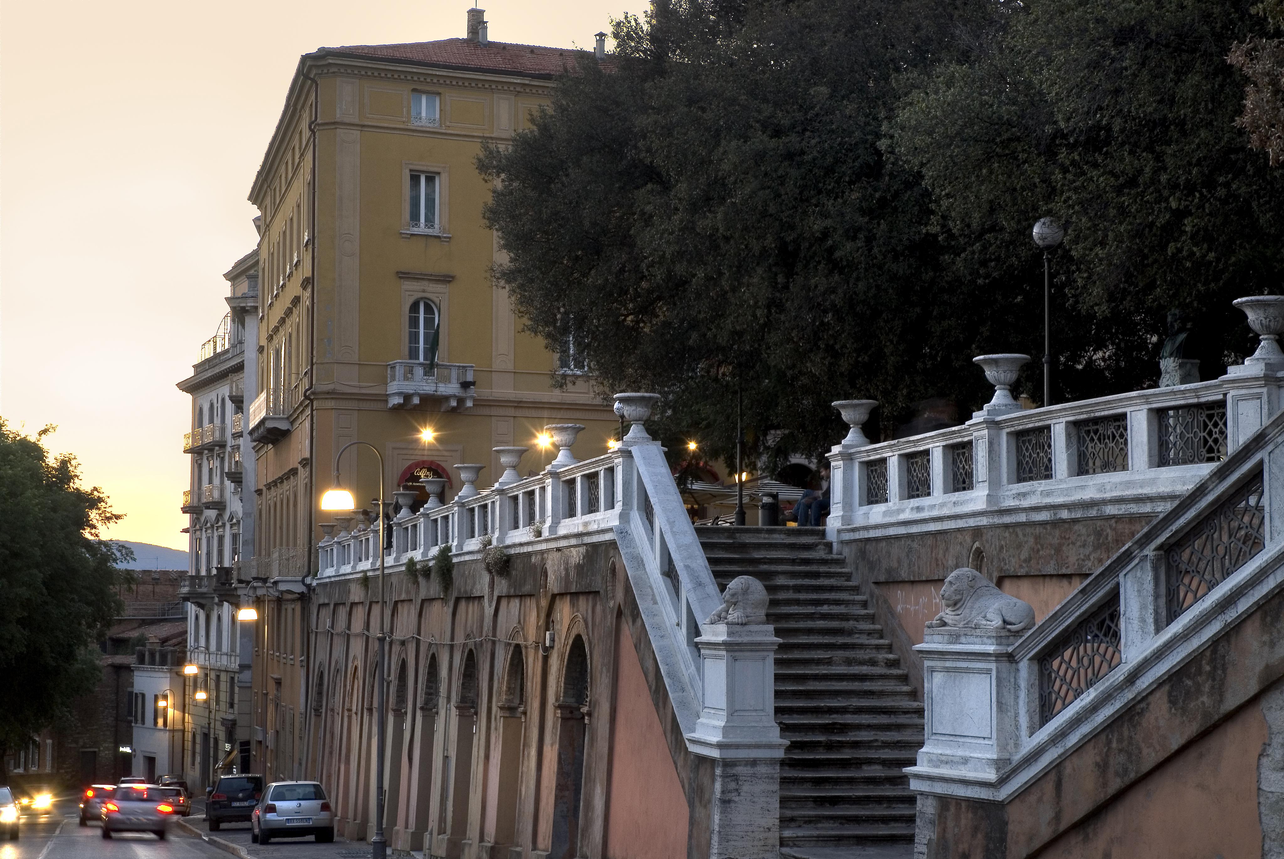 Hotel Sina Brufani Perugia Esterno foto The staircase of the Villa comunale
